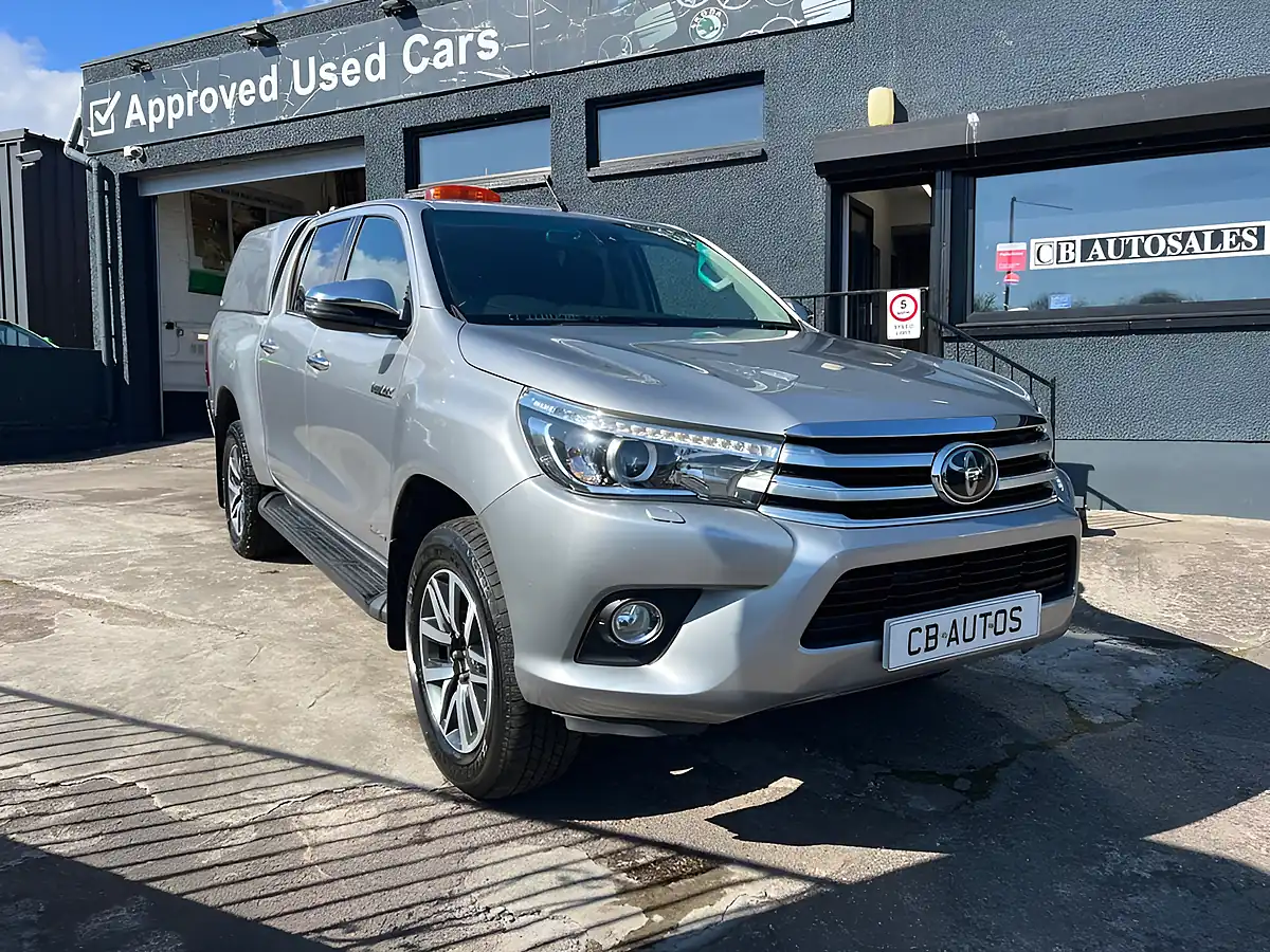 Used 2018 Toyota Hilux Invincible Silver - Interior and Exterior details 3