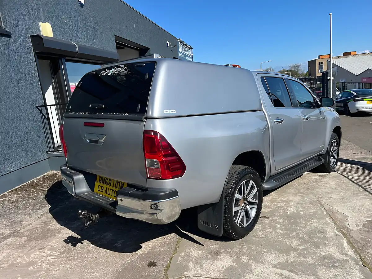 Used 2018 Toyota Hilux Invincible Silver - Interior and Exterior details 5