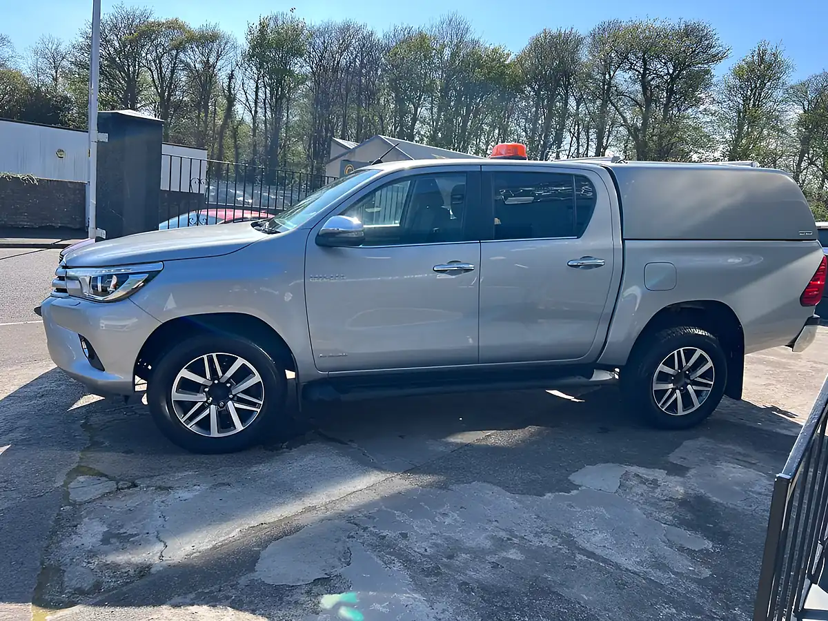 Used 2018 Toyota Hilux Invincible Silver - Interior and Exterior details 8