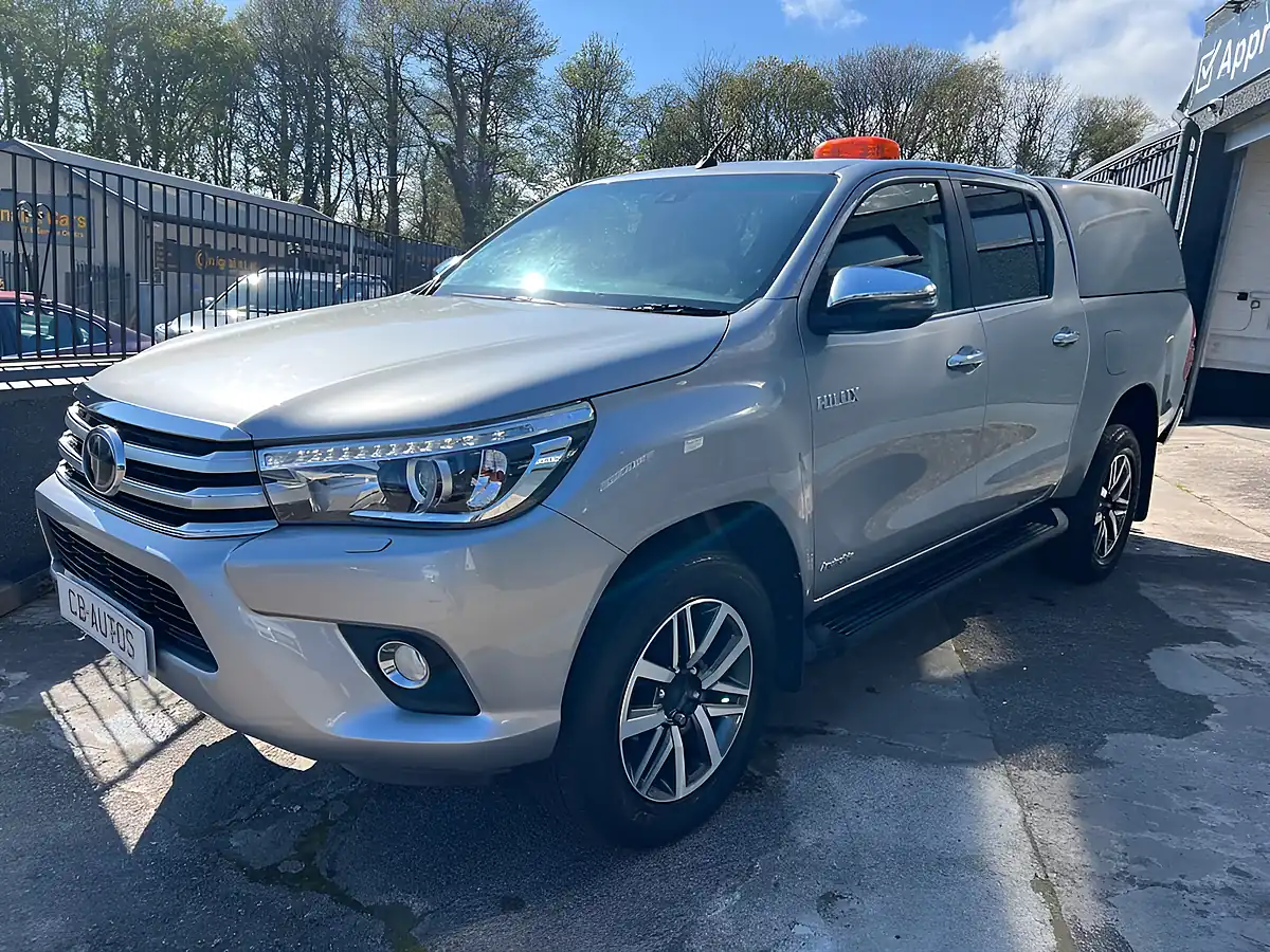 Used 2018 Toyota Hilux Invincible Silver - Interior and Exterior details 9