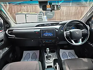 Used 2018 Toyota Hilux Invincible Silver - Interior and Exterior details 10