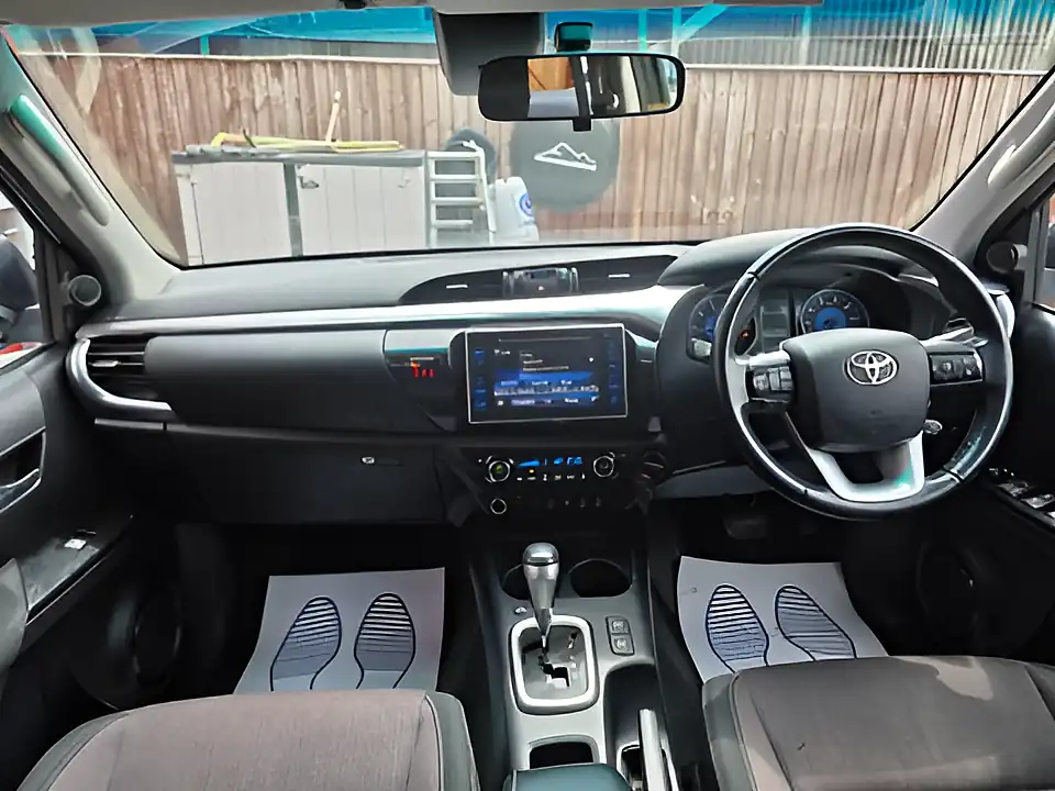 Used 2018 Toyota Hilux Invincible Silver - Interior and Exterior details 10