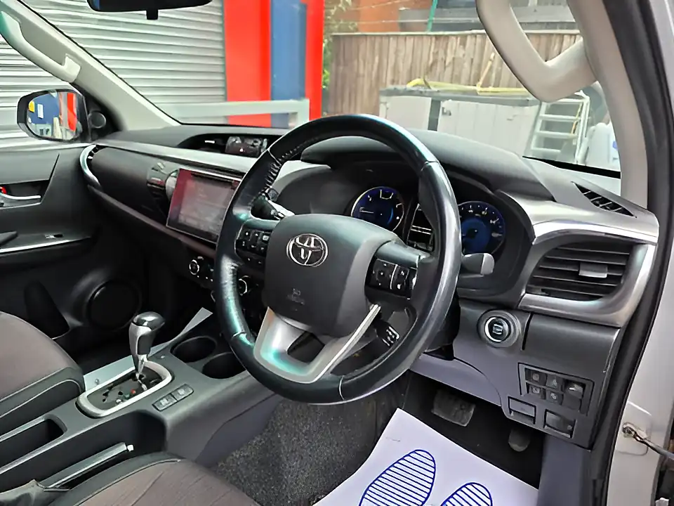 Used 2018 Toyota Hilux Invincible Silver - Interior and Exterior details 14