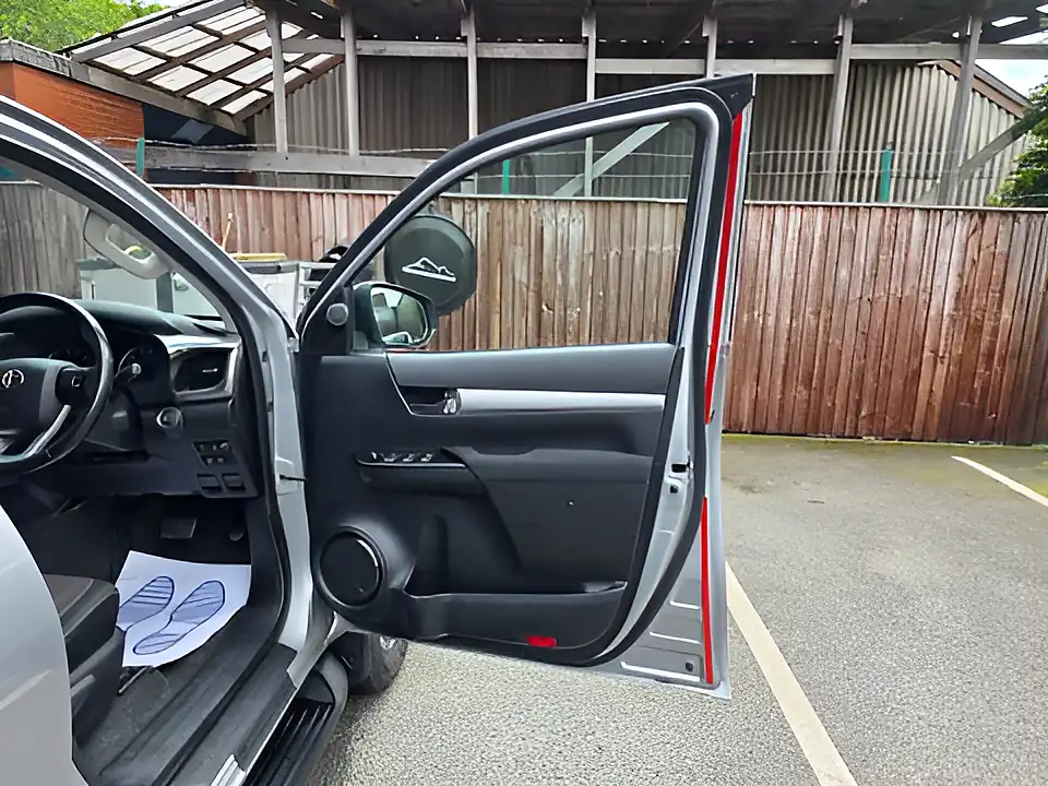 Used 2018 Toyota Hilux Invincible Silver - Interior and Exterior details 16