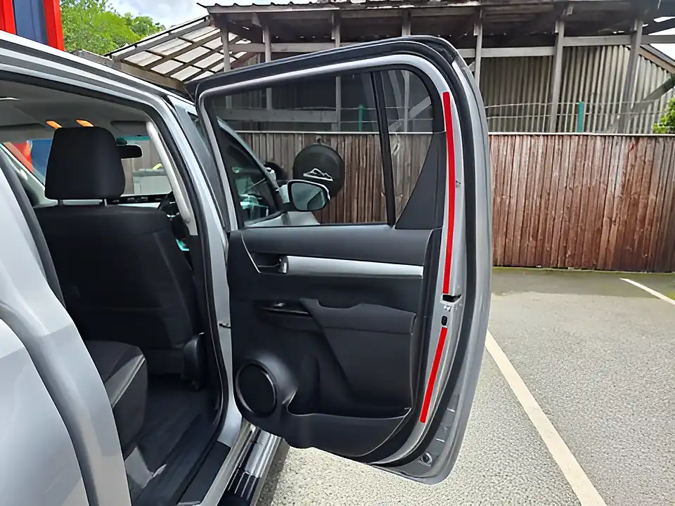 Used 2018 Toyota Hilux Invincible Silver - Interior and Exterior details 17