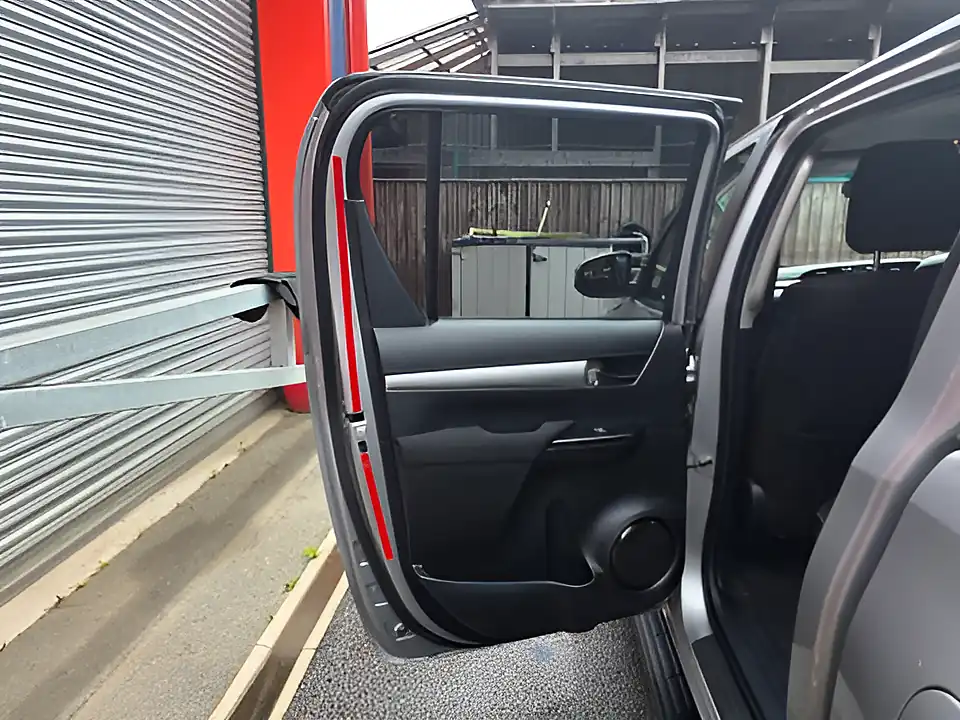 Used 2018 Toyota Hilux Invincible Silver - Interior and Exterior details 18