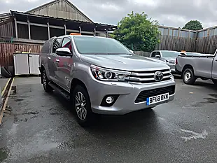 Used 2018 Toyota Hilux Invincible Silver - Interior and Exterior details 3