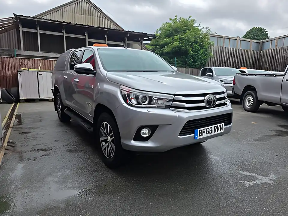Used 2018 Toyota Hilux Invincible Silver - Interior and Exterior details 3