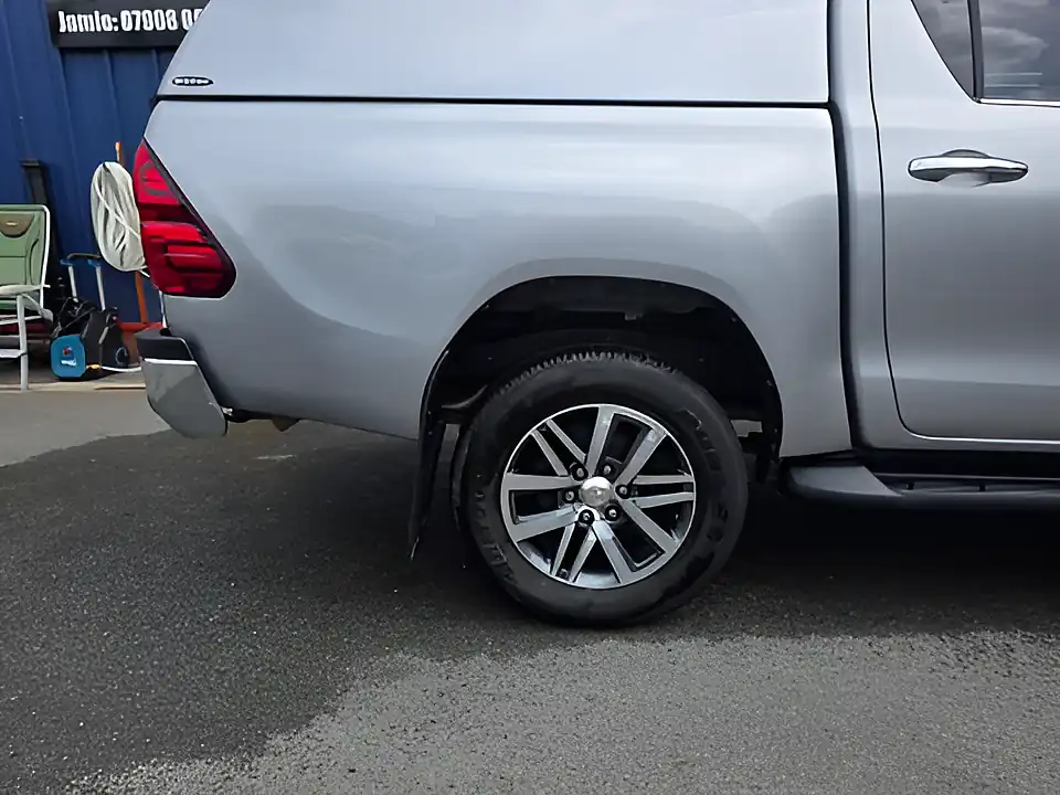 Used 2018 Toyota Hilux Invincible Silver - Interior and Exterior details 9