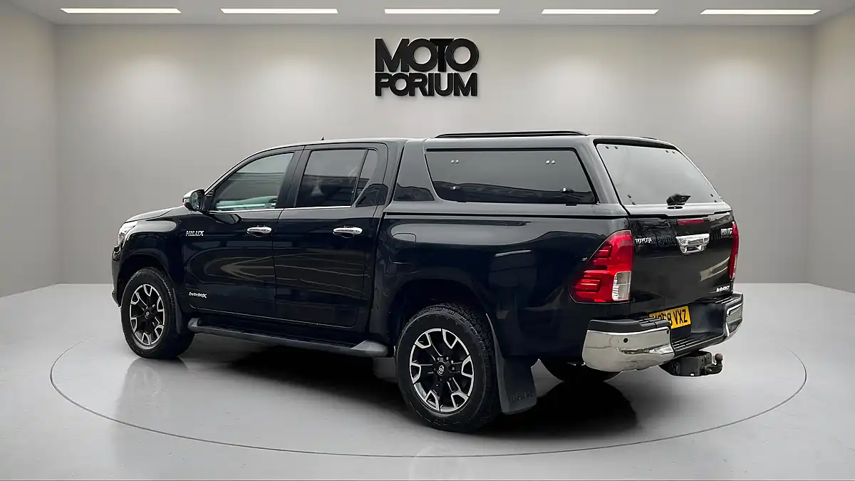 Used 2018 Toyota Hilux Invincible X Black - Interior and Exterior details 17