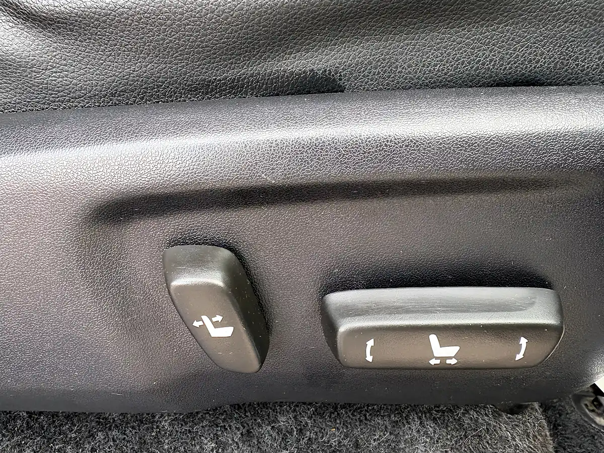 Used 2018 Toyota Hilux Invincible X Blue - Interior and Exterior details 12