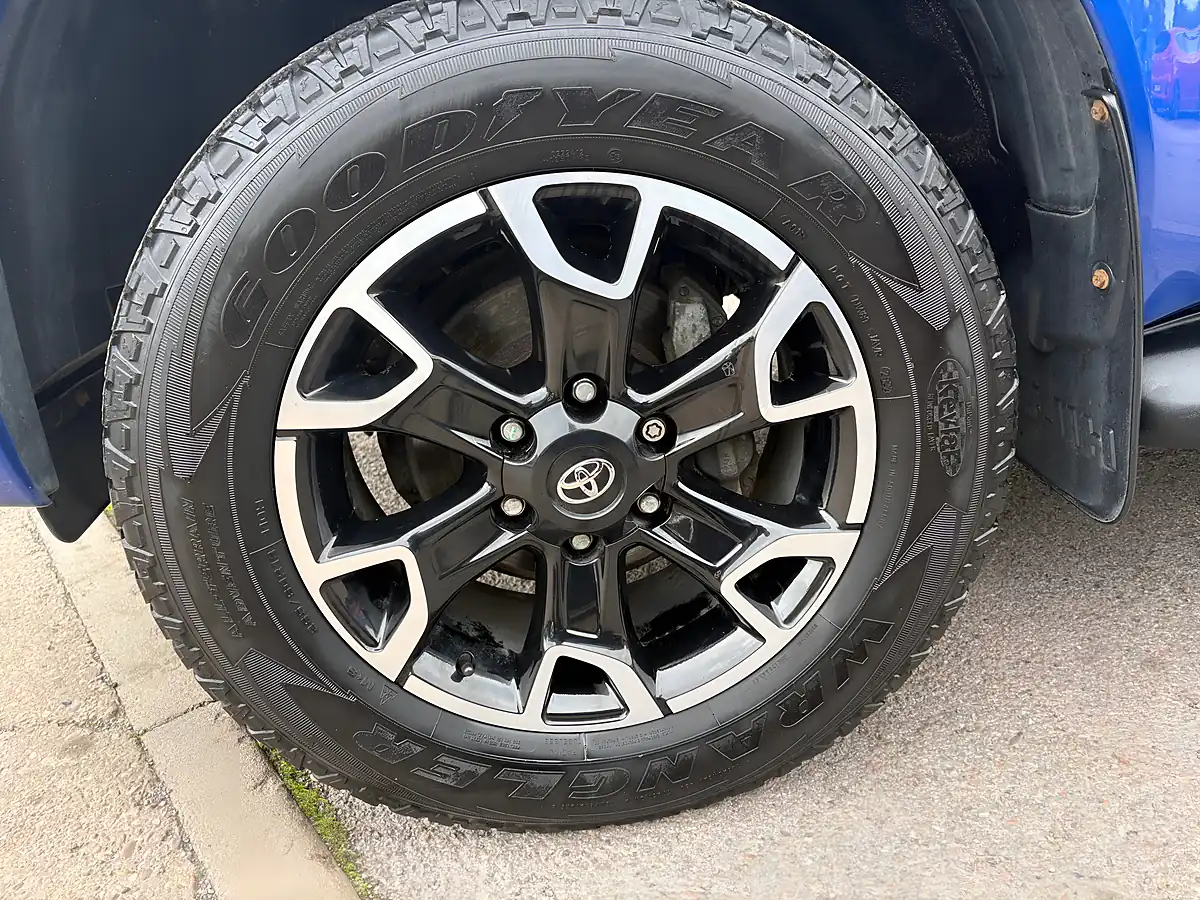 Used 2018 Toyota Hilux Invincible X Blue - Interior and Exterior details 4