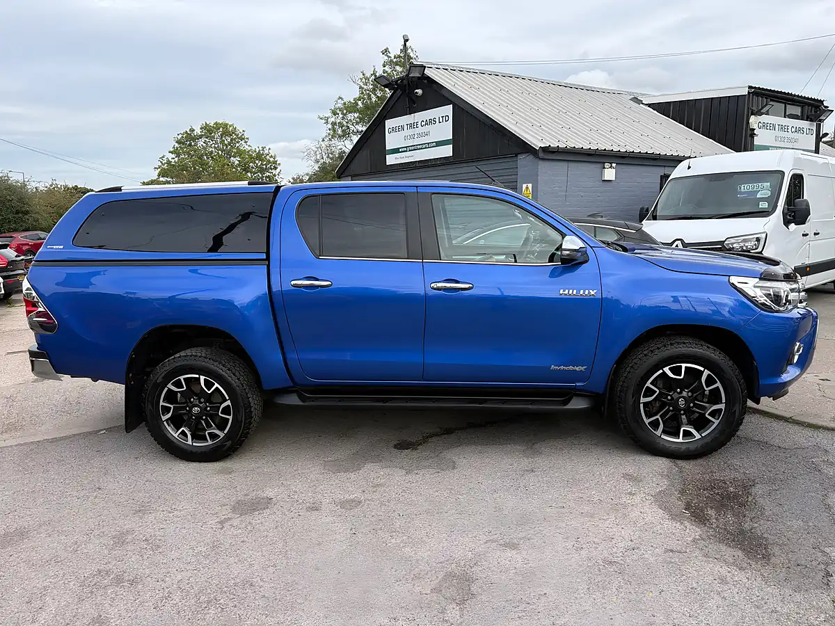 Used 2018 Toyota Hilux Invincible X Blue - Interior and Exterior details 5