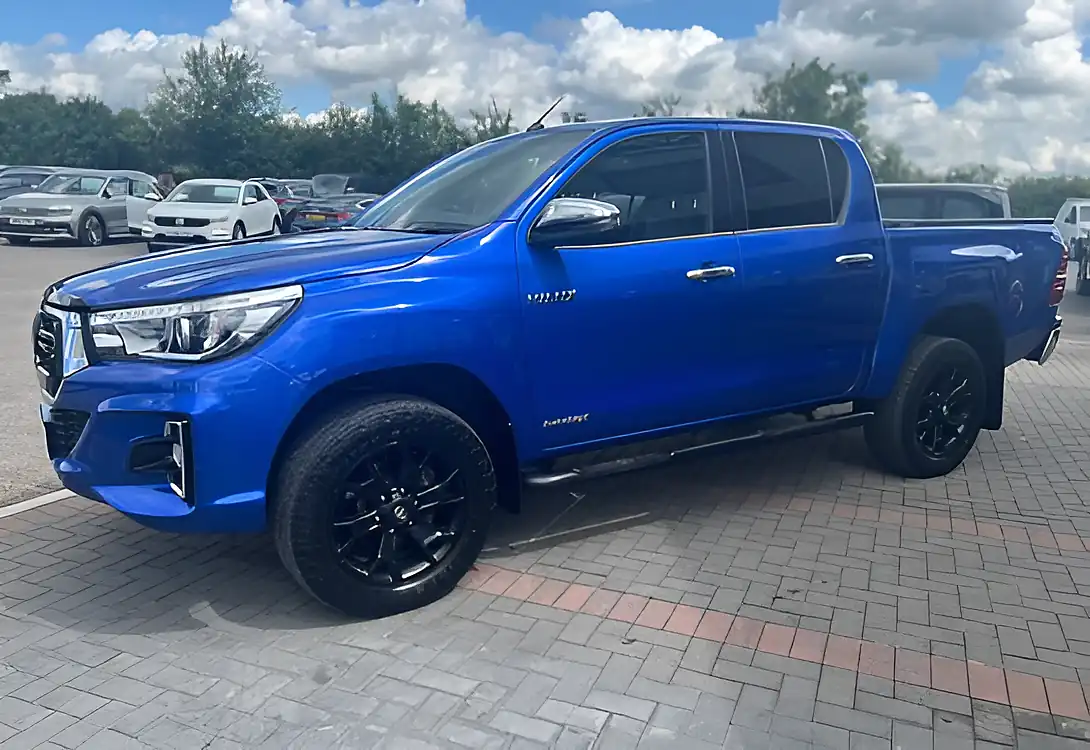 Used 2018 Toyota Hilux Invincible X Limited Edition Nebula Blue Metallic - Interior and Exterior details 14