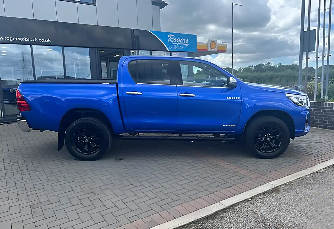Used 2018 Toyota Hilux Invincible X Limited Edition Nebula Blue Metallic - Interior and Exterior details 7