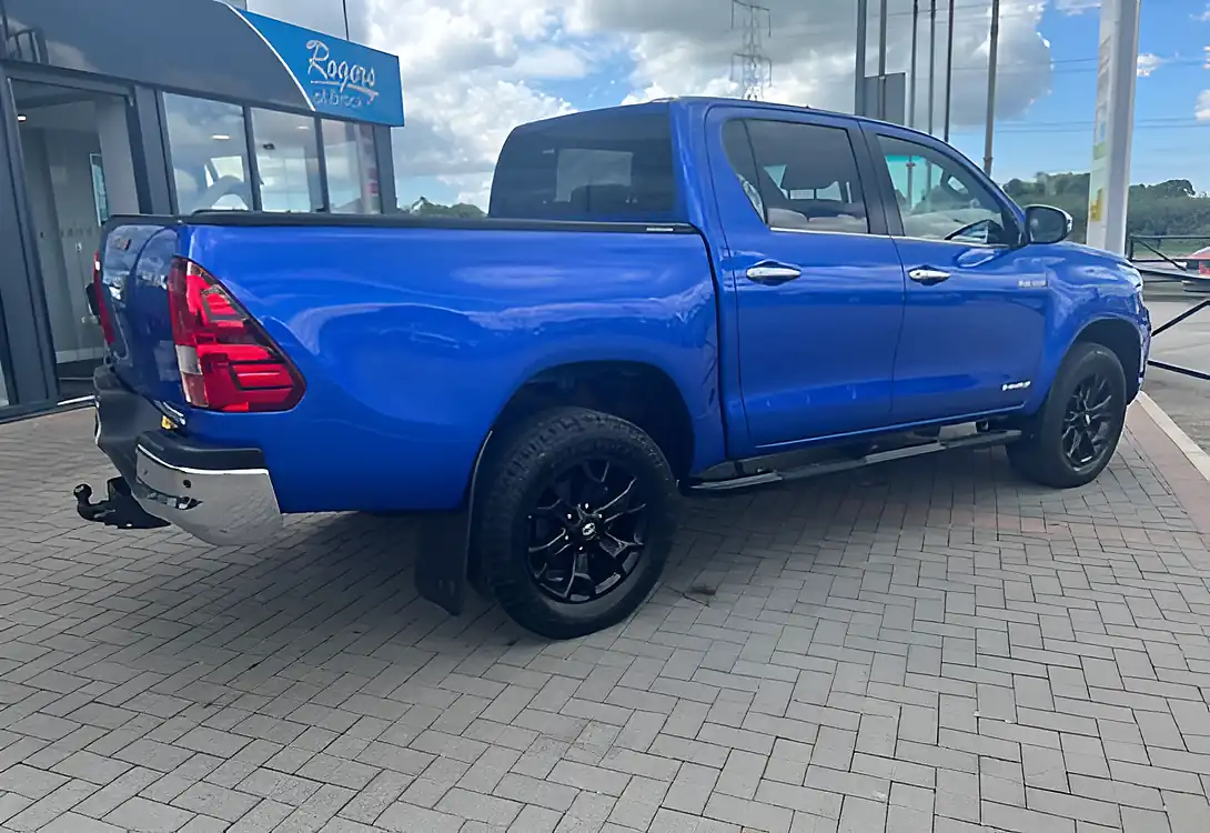 Used 2018 Toyota Hilux Invincible X Limited Edition Nebula Blue Metallic - Interior and Exterior details 8