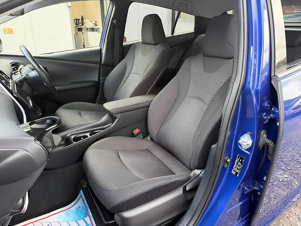 Used 2018 Toyota Prius Active Blue - Interior and Exterior details 15