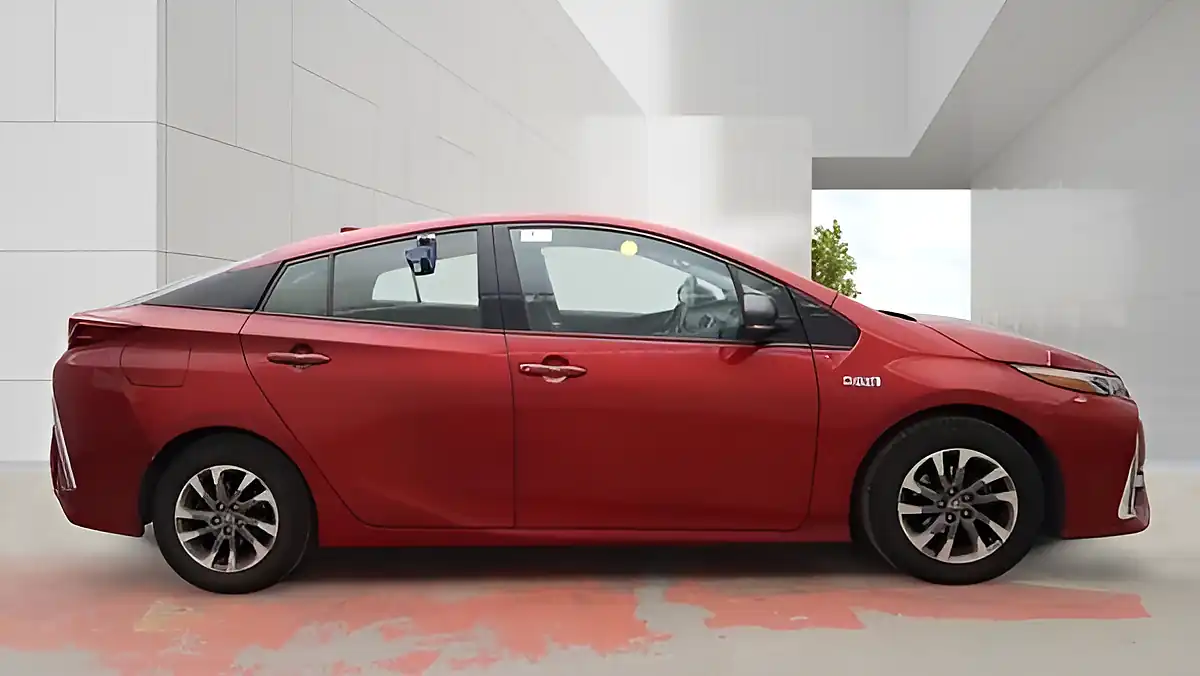 Used 2018 Toyota Prius Business Edition Plus Red - Interior and Exterior details 10