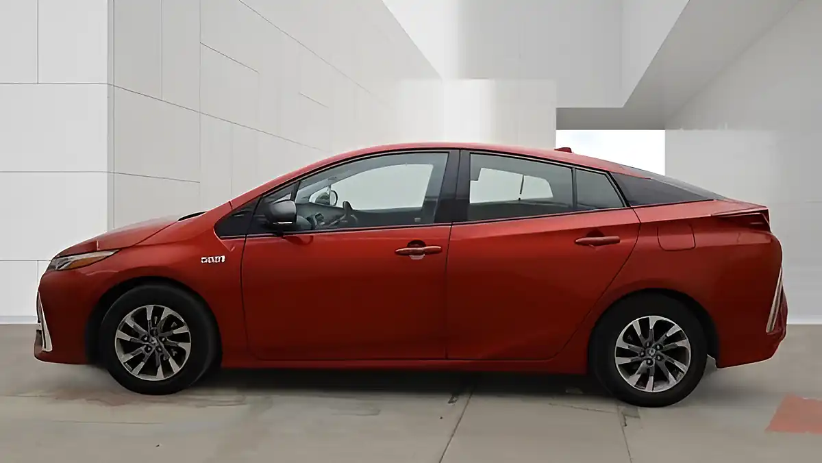 Used 2018 Toyota Prius Business Edition Plus Red - Interior and Exterior details 11