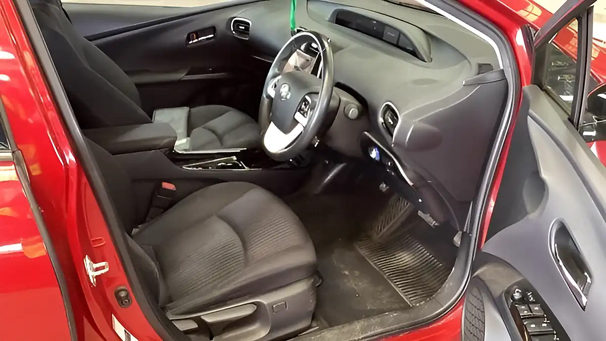 Used 2018 Toyota Prius Business Edition Plus Red - Interior and Exterior details 3