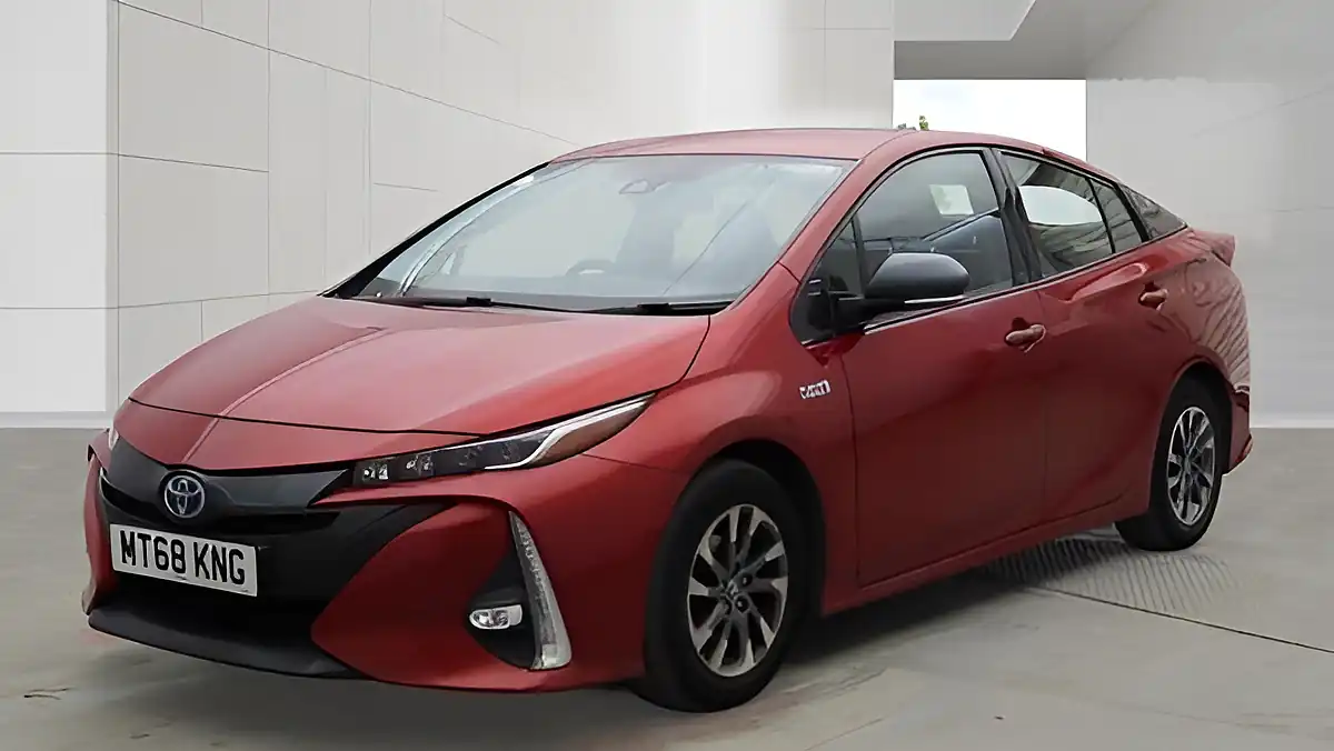 Used 2018 Toyota Prius Business Edition Plus Red - Interior and Exterior details 8