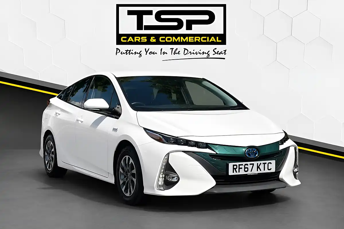Used 2018 Toyota Prius Business Edition Plus White - Front View