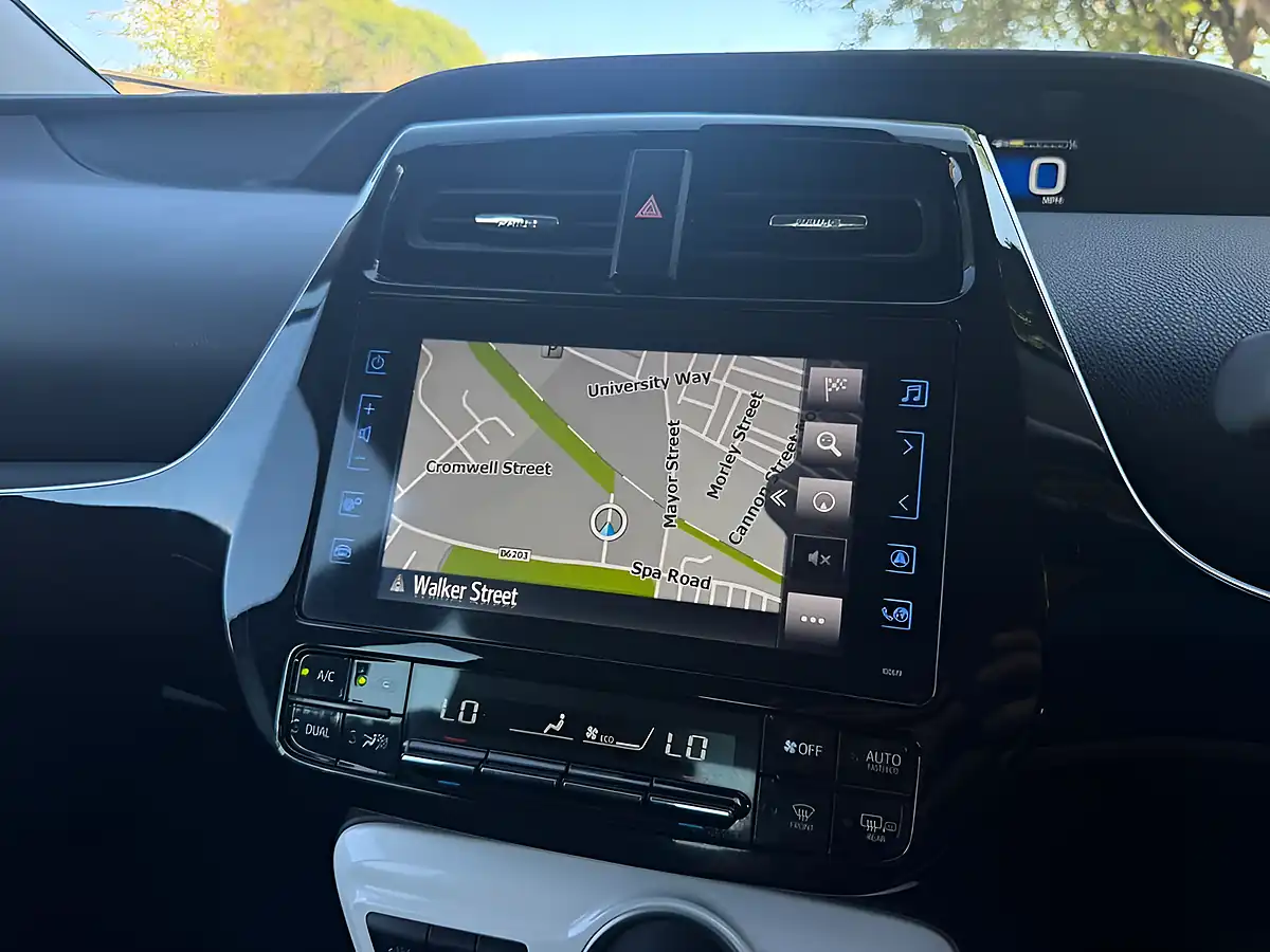 Used 2018 Toyota Prius Business Edition Plus White - Interior and Exterior details 14
