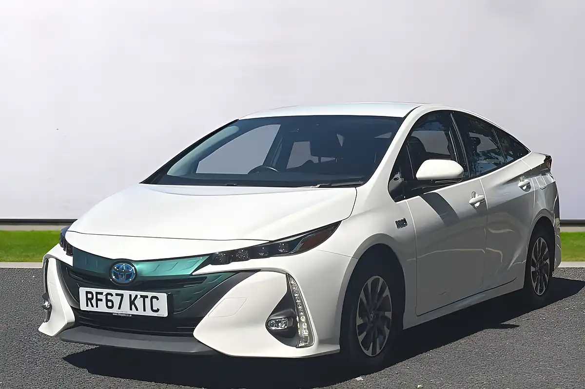 Used 2018 Toyota Prius Business Edition Plus White - Interior and Exterior details 3