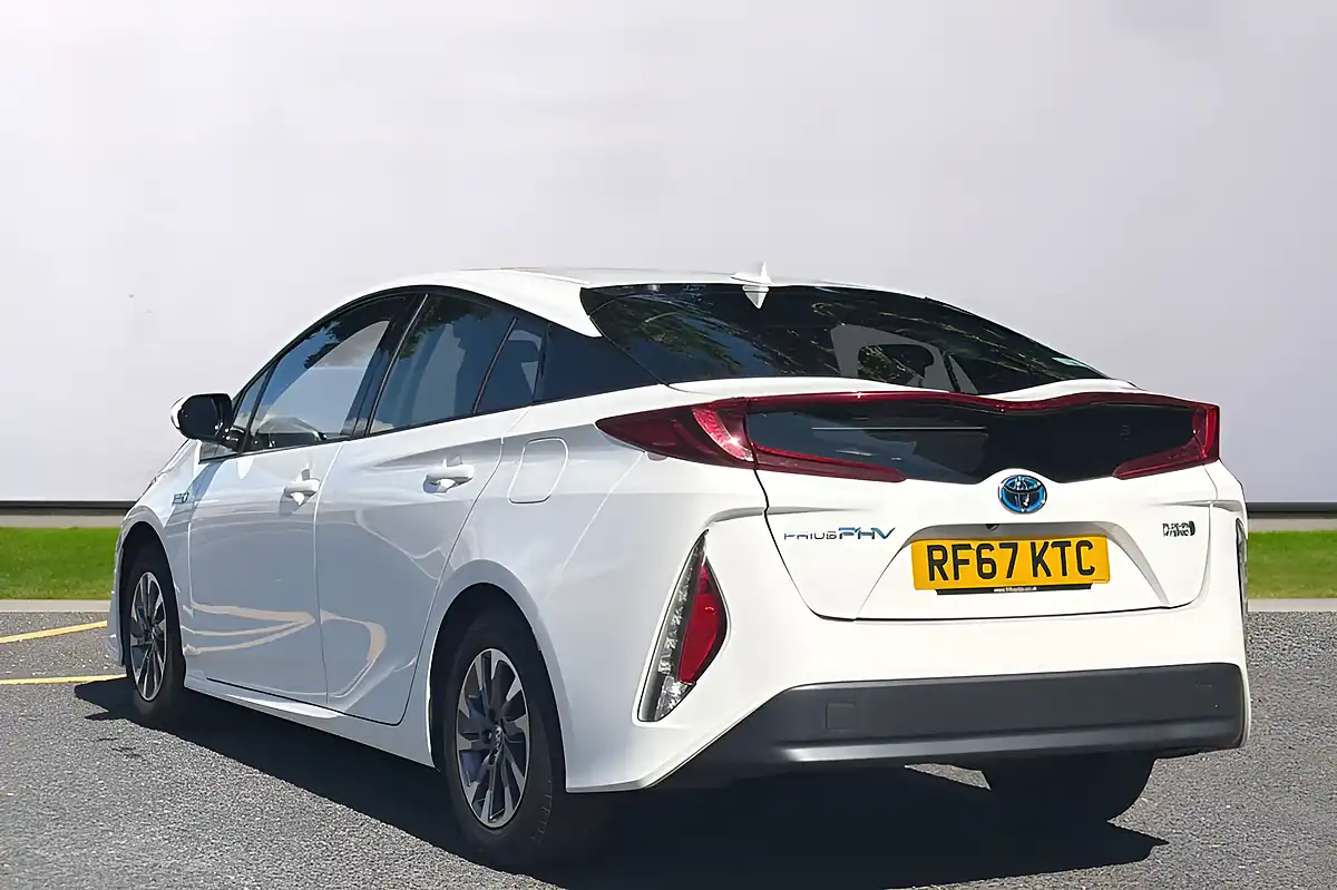 Used 2018 Toyota Prius Business Edition Plus White - Interior and Exterior details 5