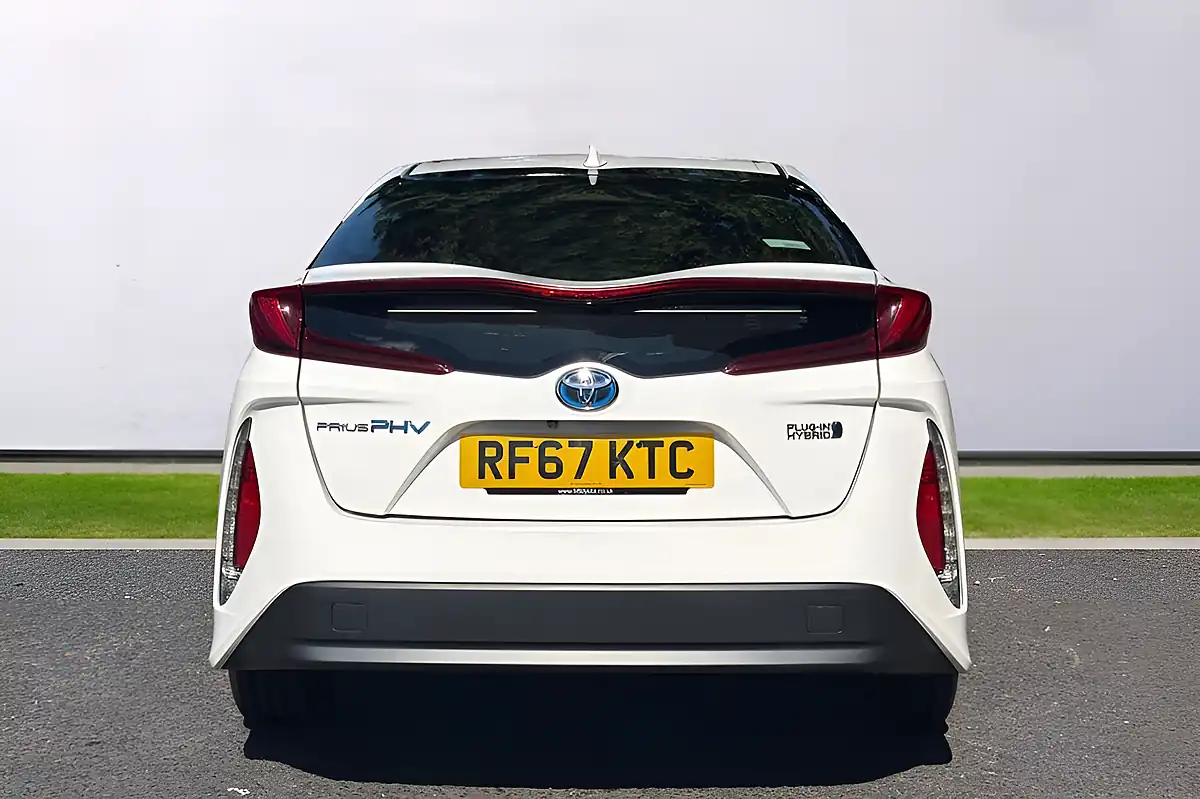 Used 2018 Toyota Prius Business Edition Plus White - Interior and Exterior details 6