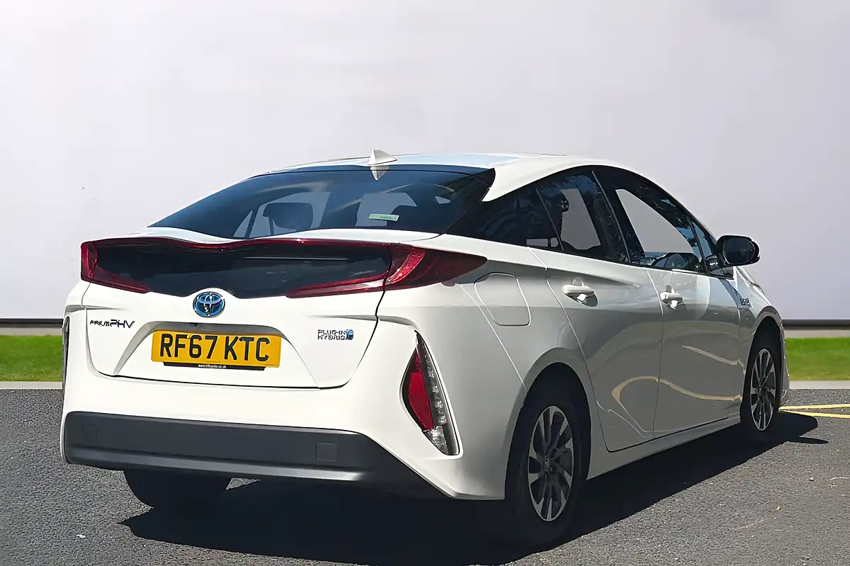 Used 2018 Toyota Prius Business Edition Plus White - Interior and Exterior details 7