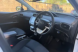 Used 2018 Toyota Prius Business Edition Plus White - Interior and Exterior details 9