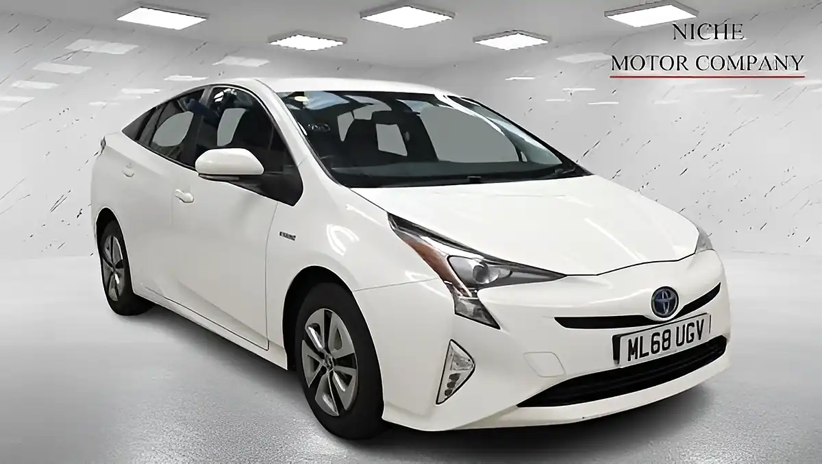 Used 2018 Toyota Prius Business Edition White - Front View
