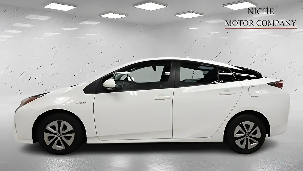 Used 2018 Toyota Prius Business Edition White - Interior and Exterior details 10