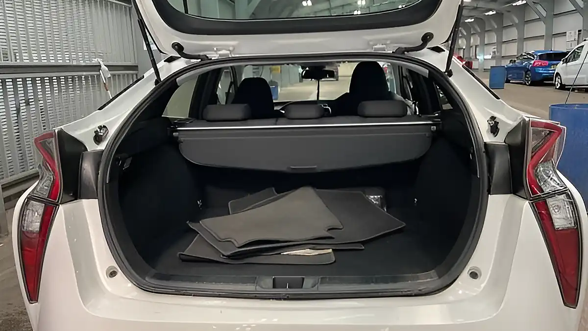 Used 2018 Toyota Prius Business Edition White - Interior and Exterior details 12