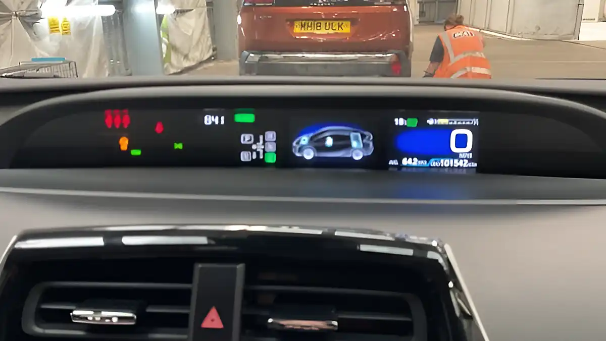 Used 2018 Toyota Prius Business Edition White - Interior and Exterior details 5