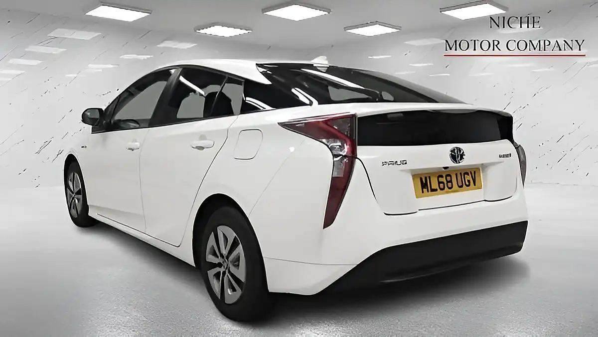 Used 2018 Toyota Prius Business Edition White - Interior and Exterior details 8