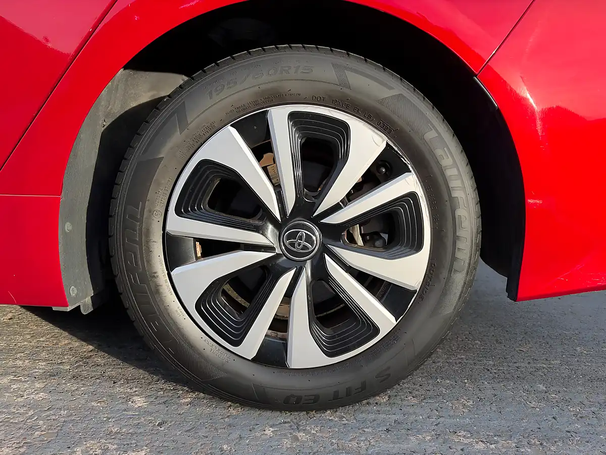 Used 2018 Toyota Prius Excel Red - Interior and Exterior details 19
