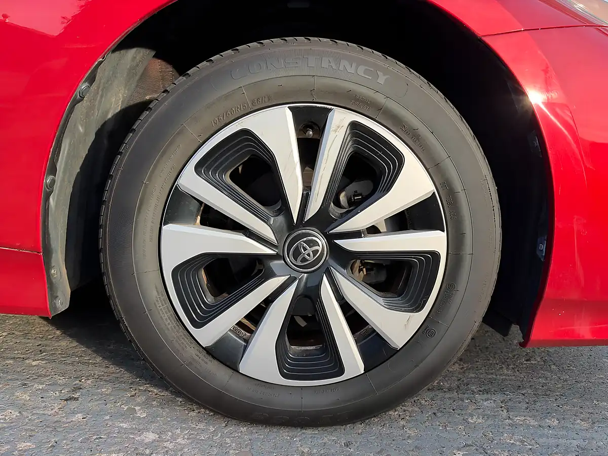 Used 2018 Toyota Prius Excel Red - Interior and Exterior details 20