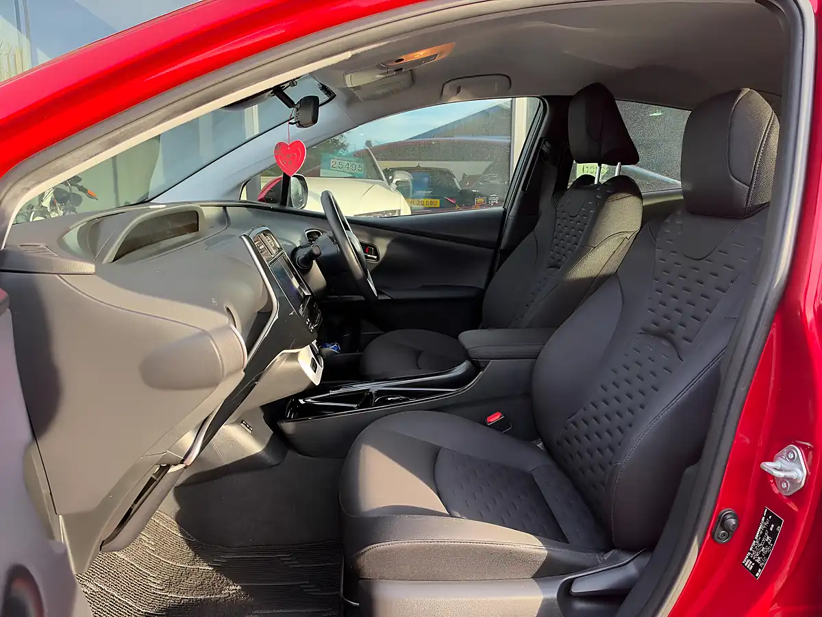 Used 2018 Toyota Prius Excel Red - Interior and Exterior details 4