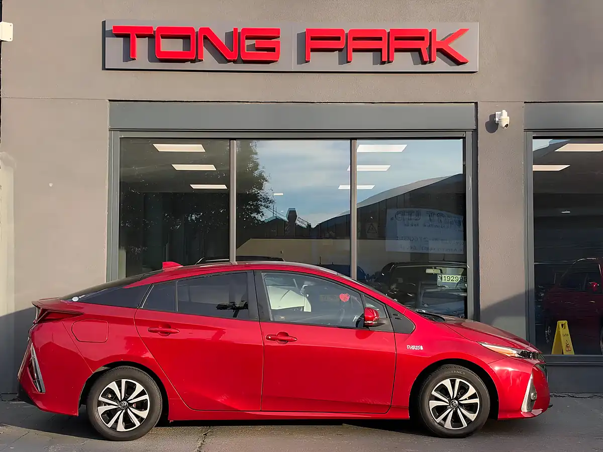 Used 2018 Toyota Prius Excel Red - Interior and Exterior details 7