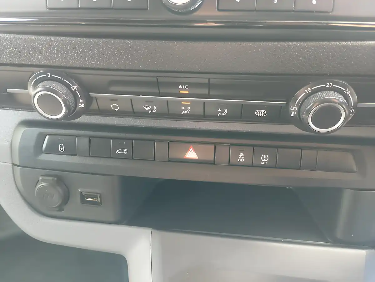 Used 2018 Toyota Proace Grey - Interior and Exterior details 11