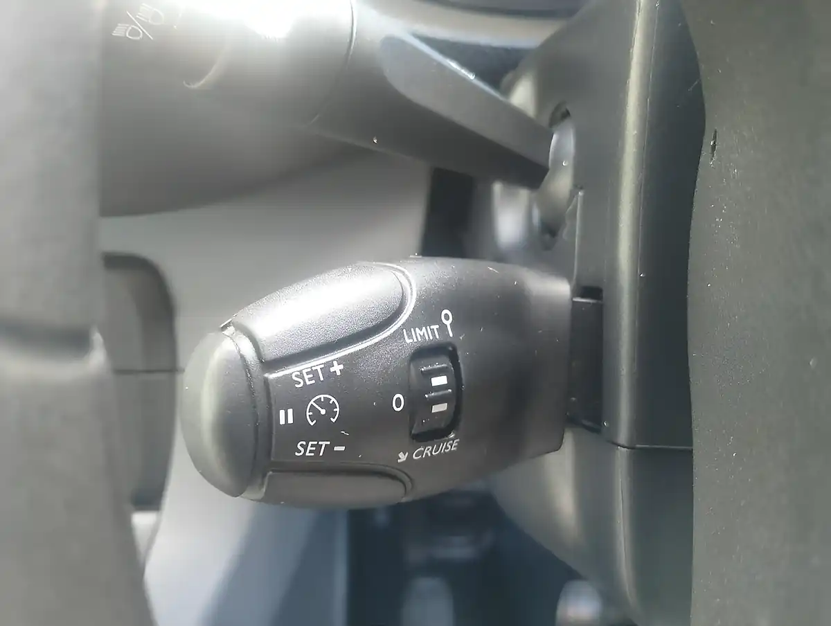 Used 2018 Toyota Proace Grey - Interior and Exterior details 12