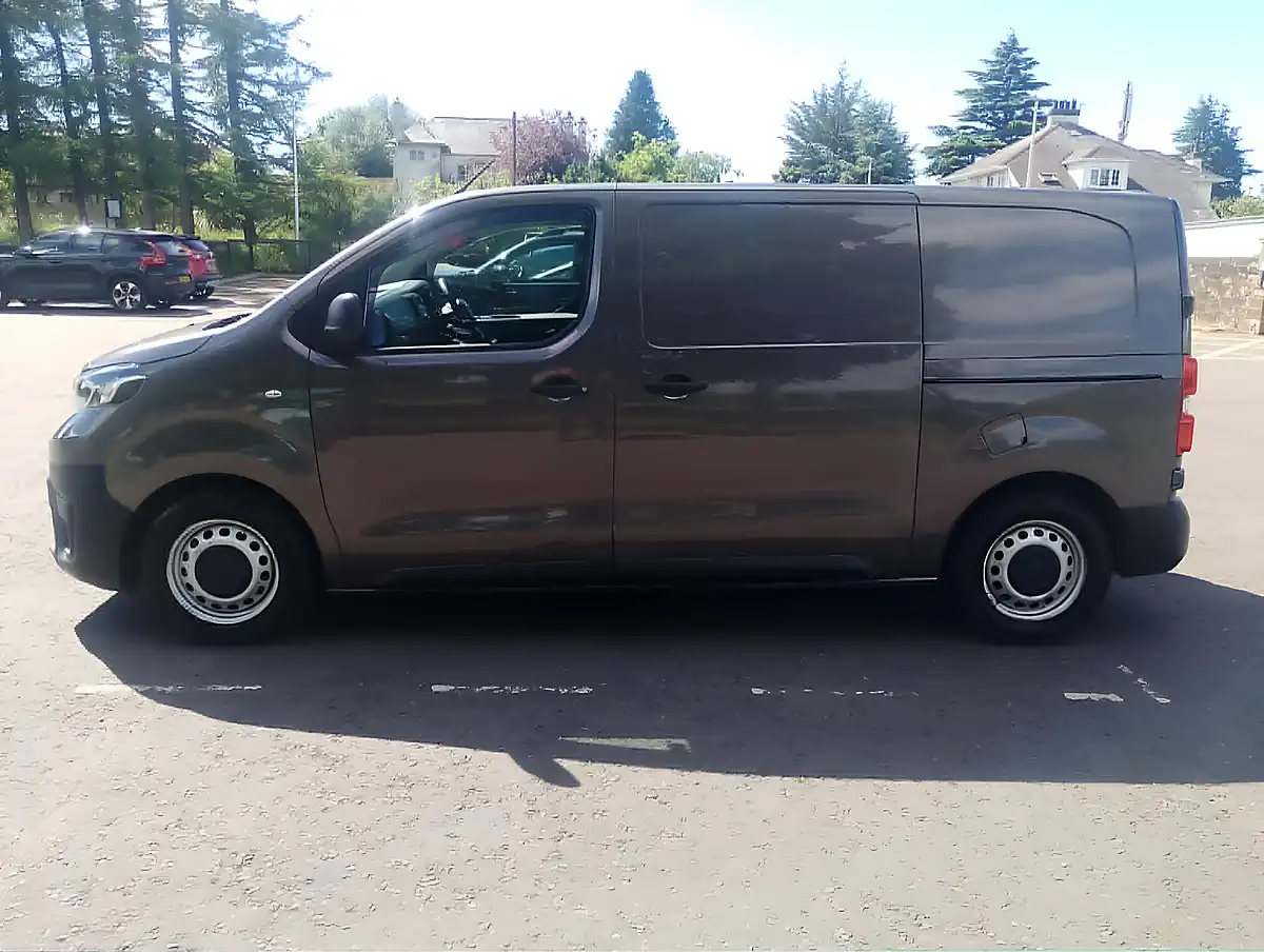 Used 2018 Toyota Proace Grey - Interior and Exterior details 4