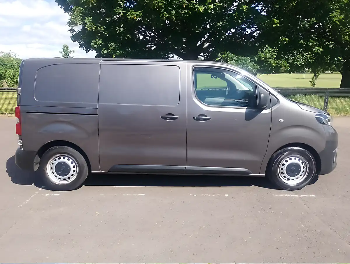 Used 2018 Toyota Proace Grey - Interior and Exterior details 8