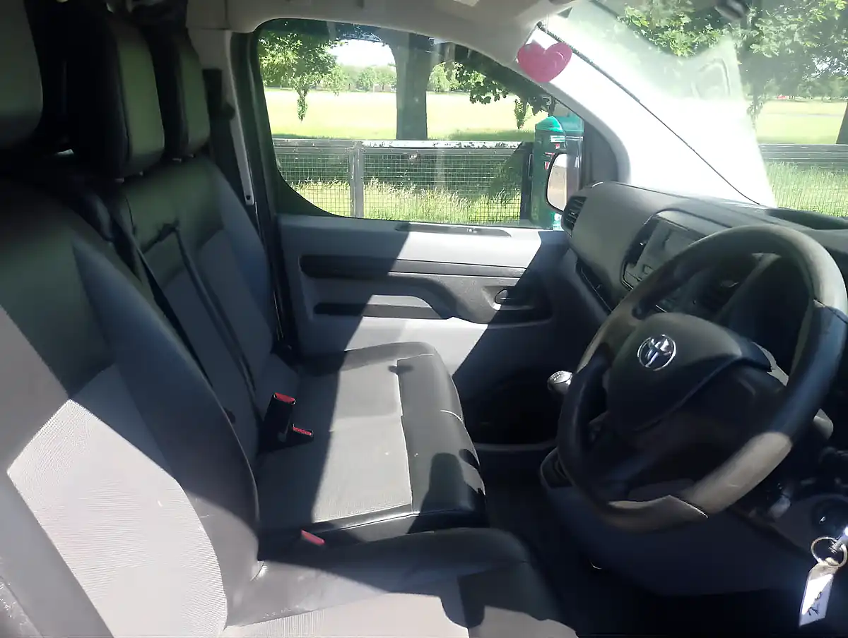 Used 2018 Toyota Proace Grey - Interior and Exterior details 9