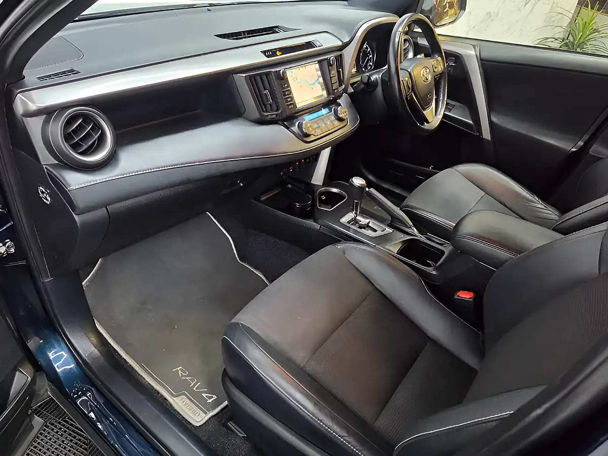 Used 2018 Toyota RAV4 Design Blue - Interior and Exterior details 13