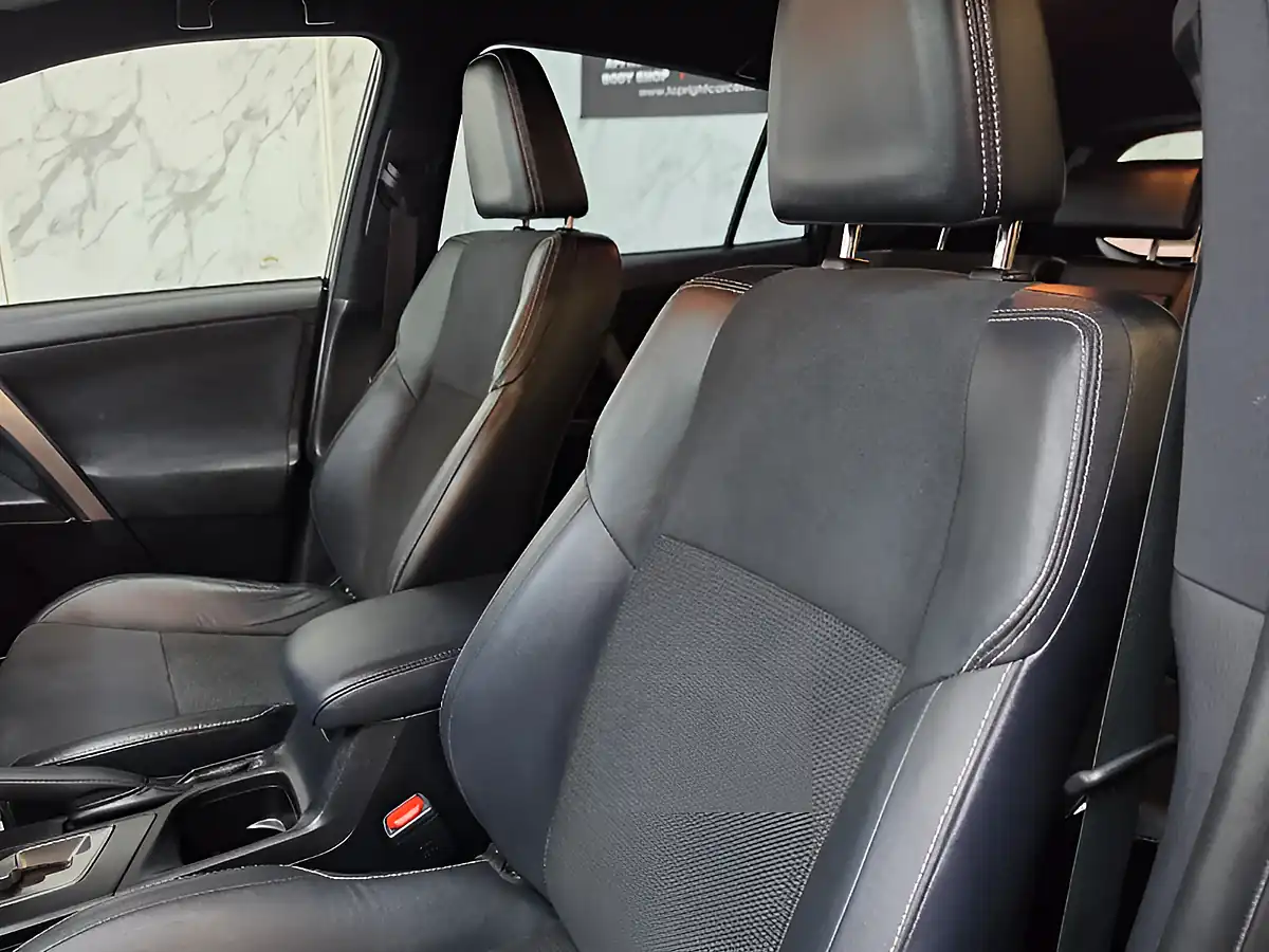 Used 2018 Toyota RAV4 Design Blue - Interior and Exterior details 14