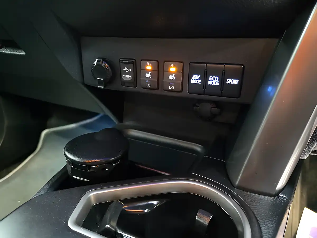 Used 2018 Toyota RAV4 Design Blue - Interior and Exterior details 19