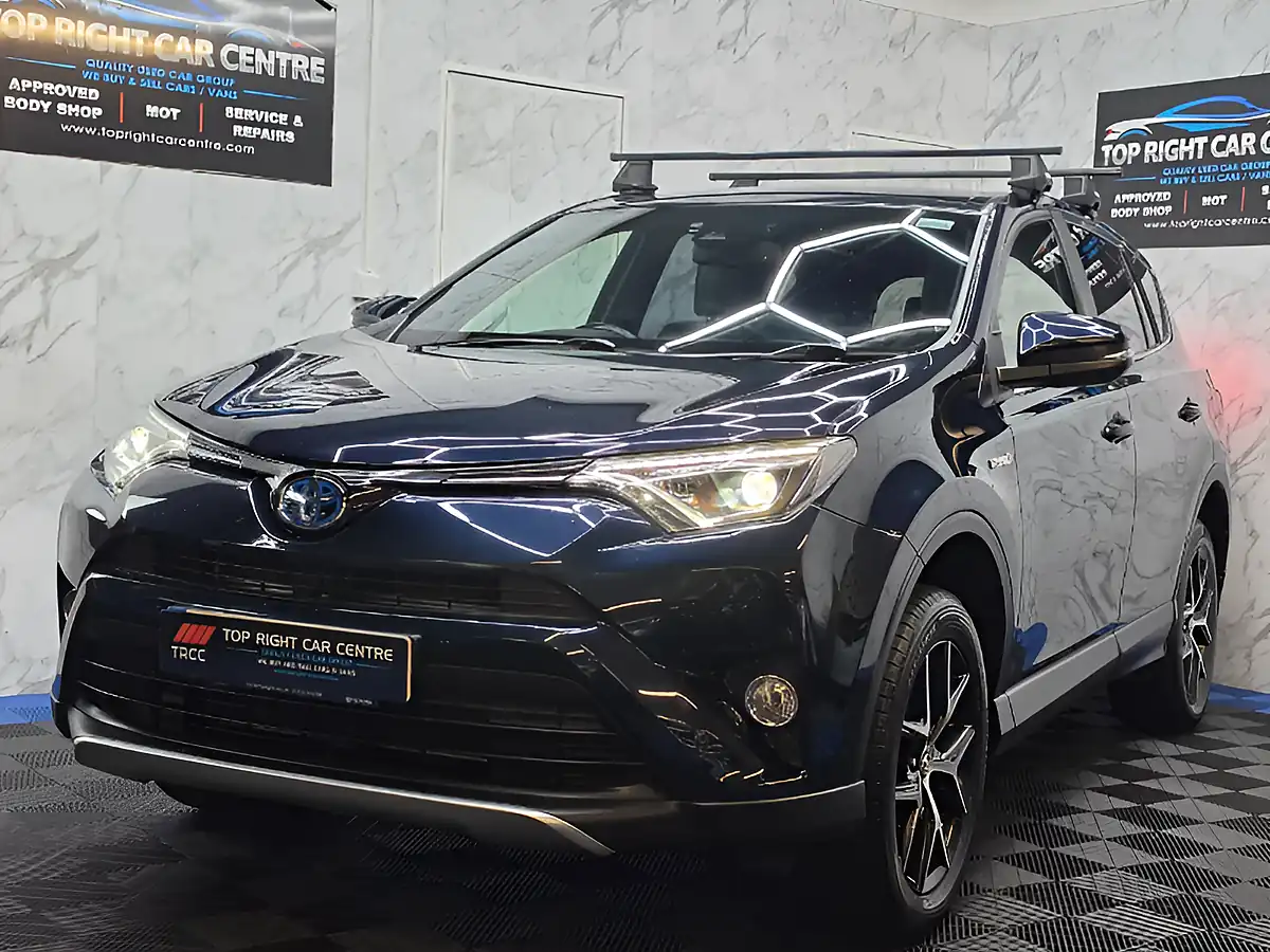 Used 2018 Toyota RAV4 Design Blue - Interior and Exterior details 4